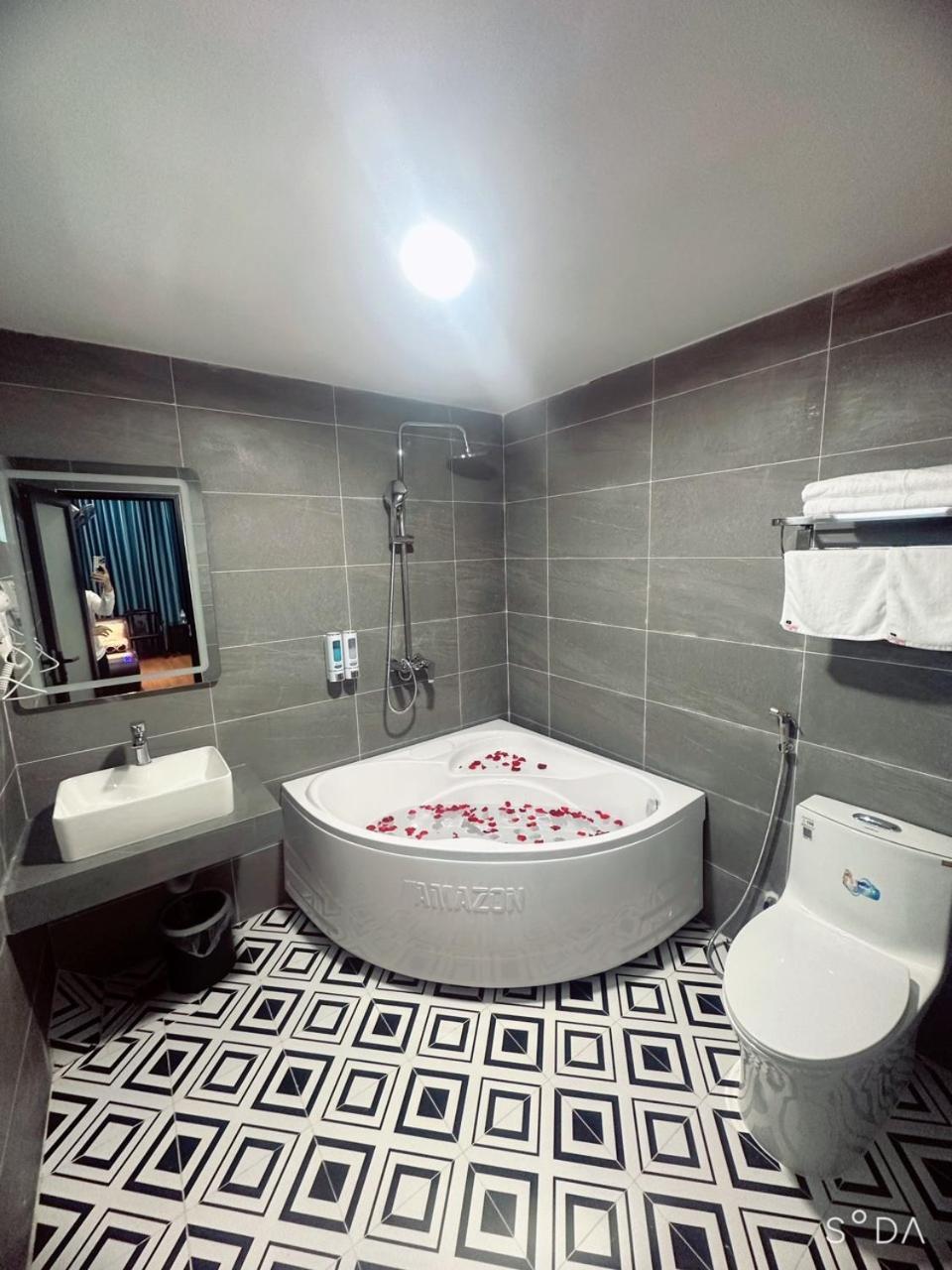 Nhat Tan Hotel Hà Nội Ngoại thất bức ảnh